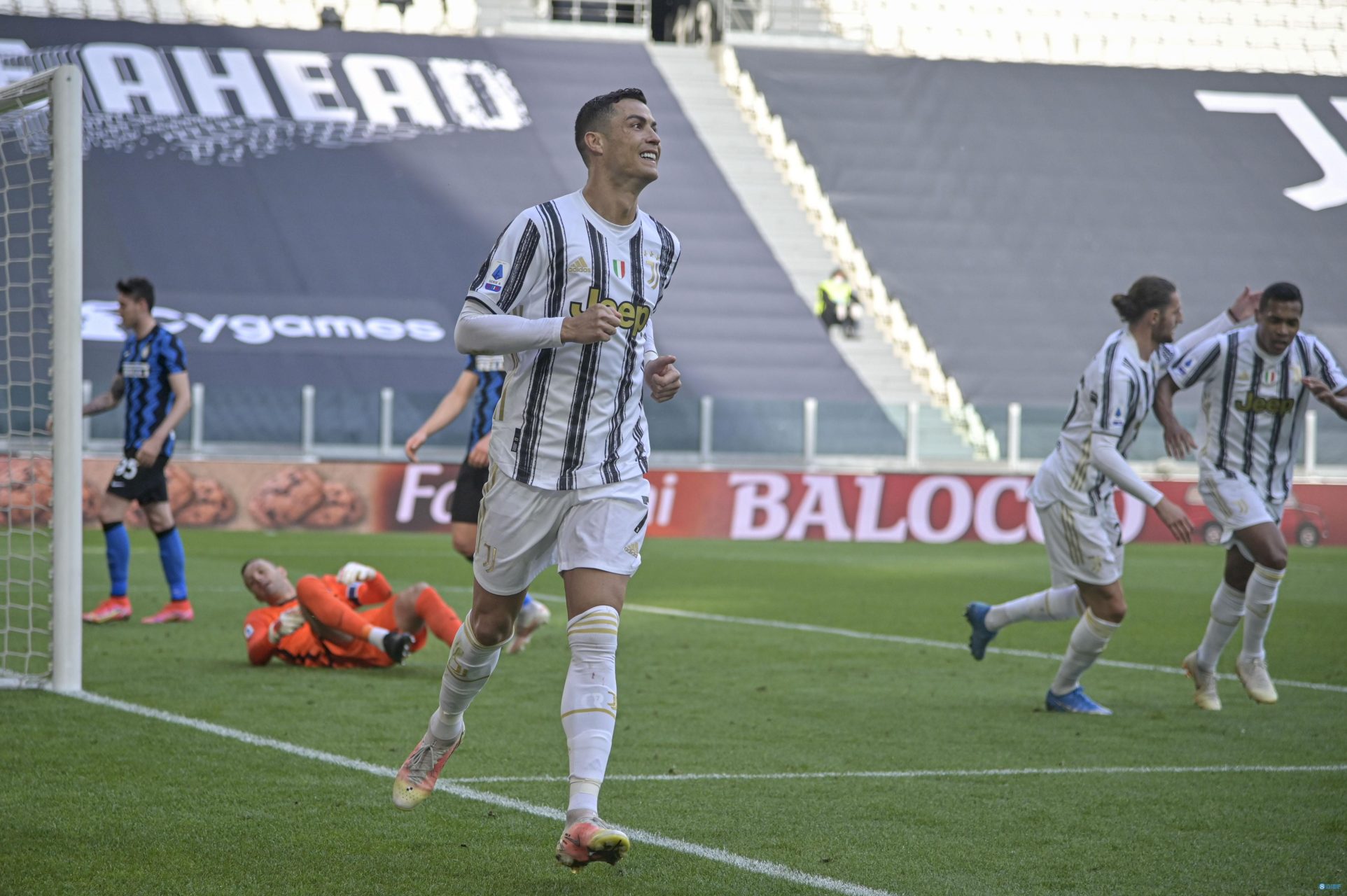 开云体育app-关于卡利亚里光辉：尤文图斯险胜，意甲再添胜绩的信息