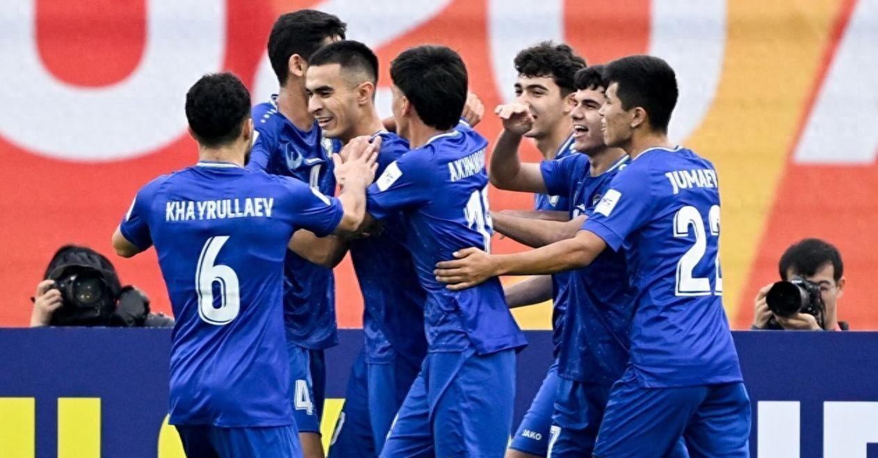 开云体育官方网站-两队在比赛中奋勇拼搏，掀起了一场精彩巅峰对决的简单介绍