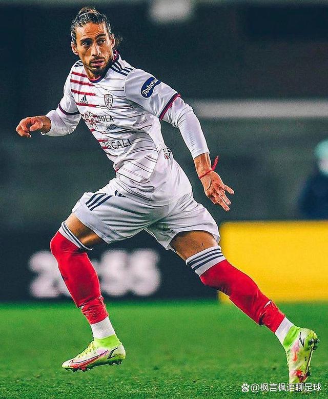 关于瓦伦西亚后卫卡塞雷斯因伤缺席，球队表现受影响的信息