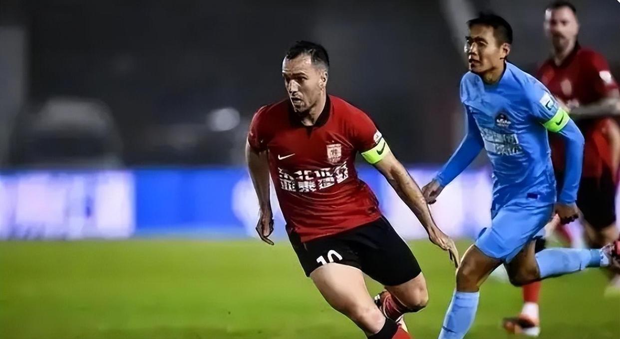 包含赛事紧张激烈，球员协作默契助力势不可挡的词条