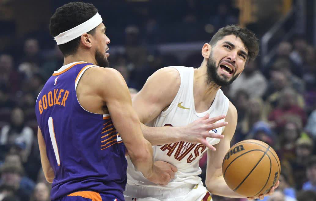 开云体育-雄鸟队在客场比赛中获胜，打破僵局