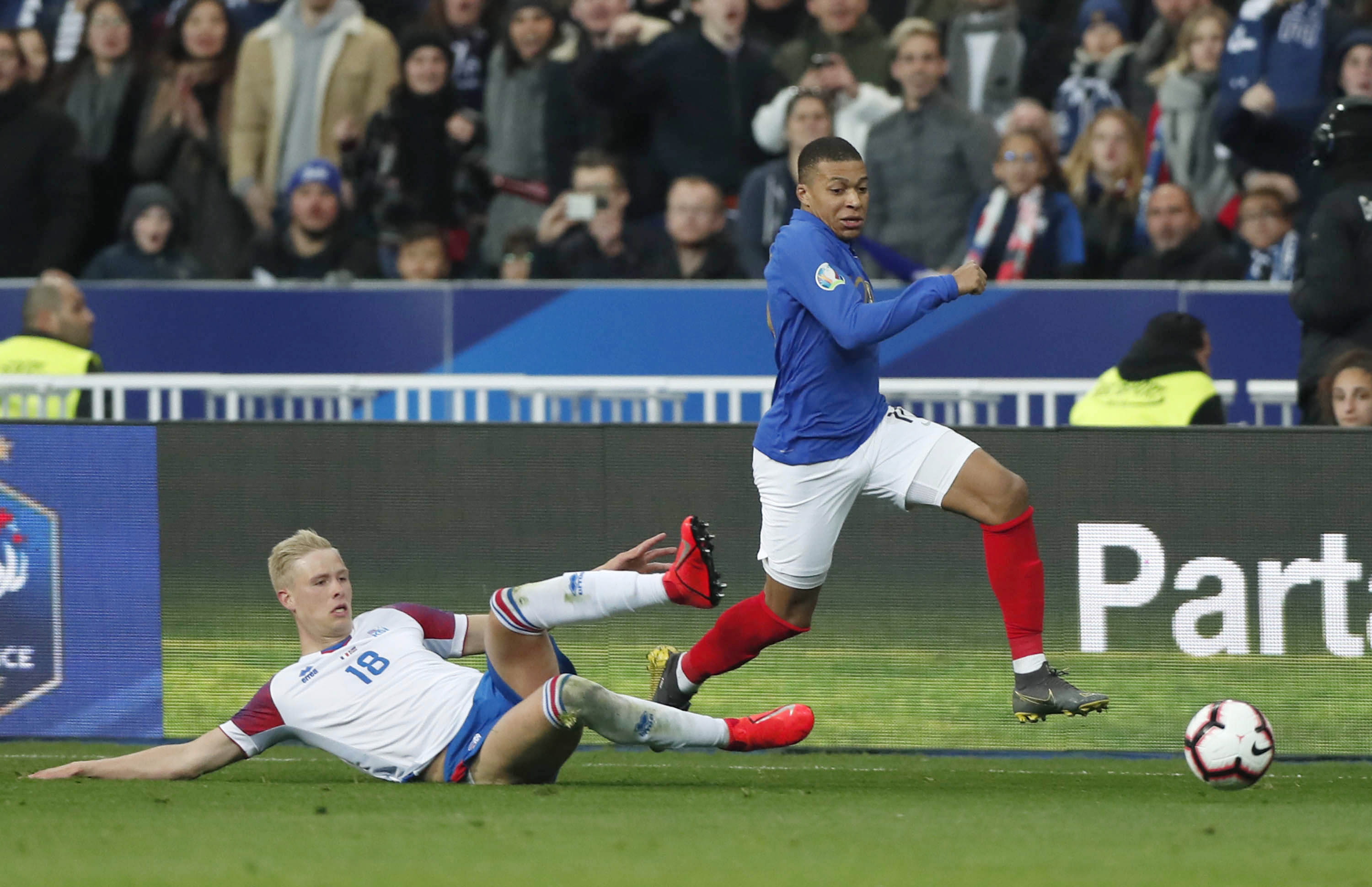 关于冰岛队战平法国，迎来欧锦赛资格争夺关键之战的信息