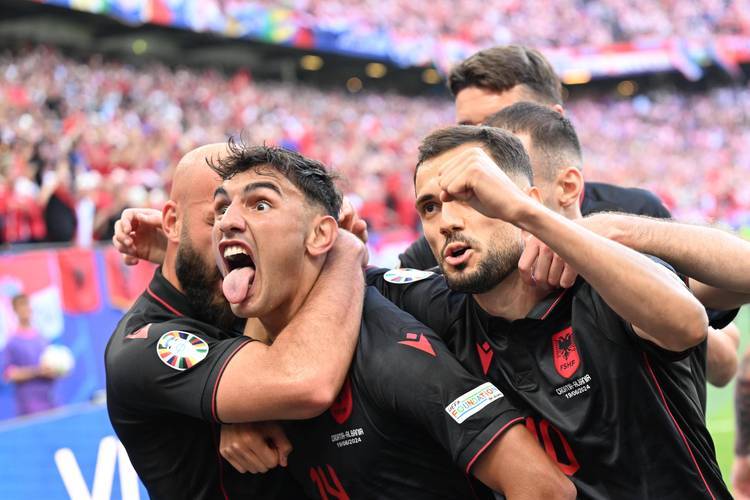 包含欧国联征程！欧洲国家联赛火爆场面震撼人心的词条