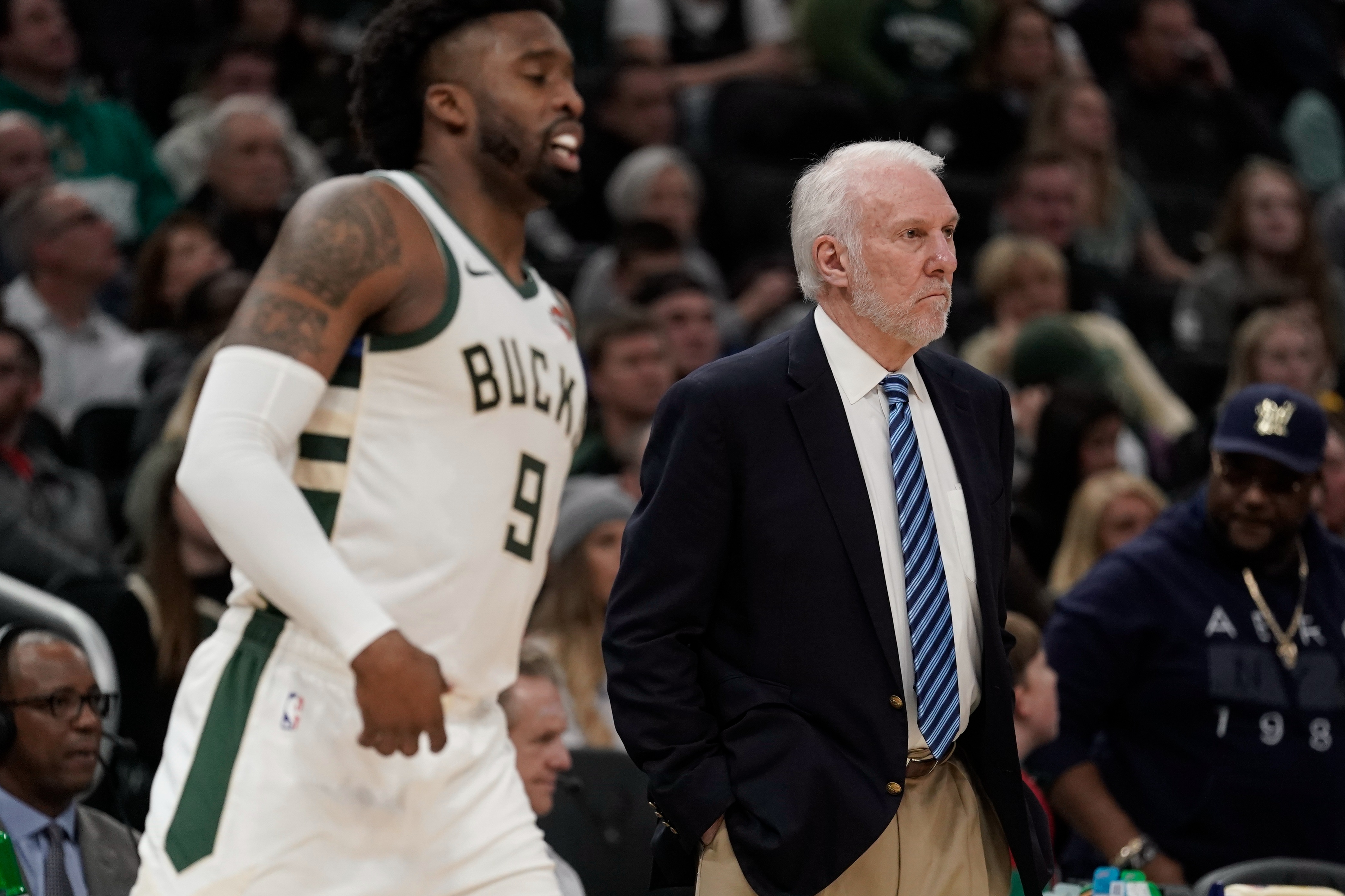 关于雄鹿大胜马刺，稳固西部次席位置的信息