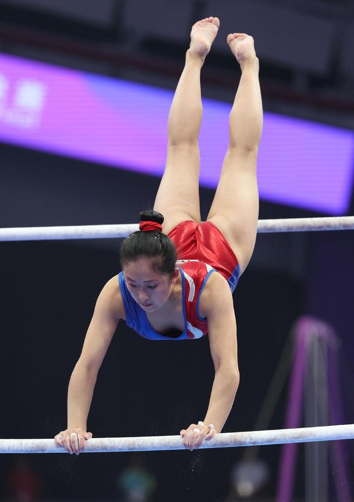 体操选手高难动作轮番上演，高度挑战的简单介绍