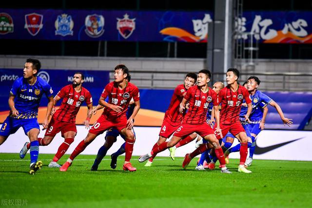 建业后防线失误频发，需重整阵容