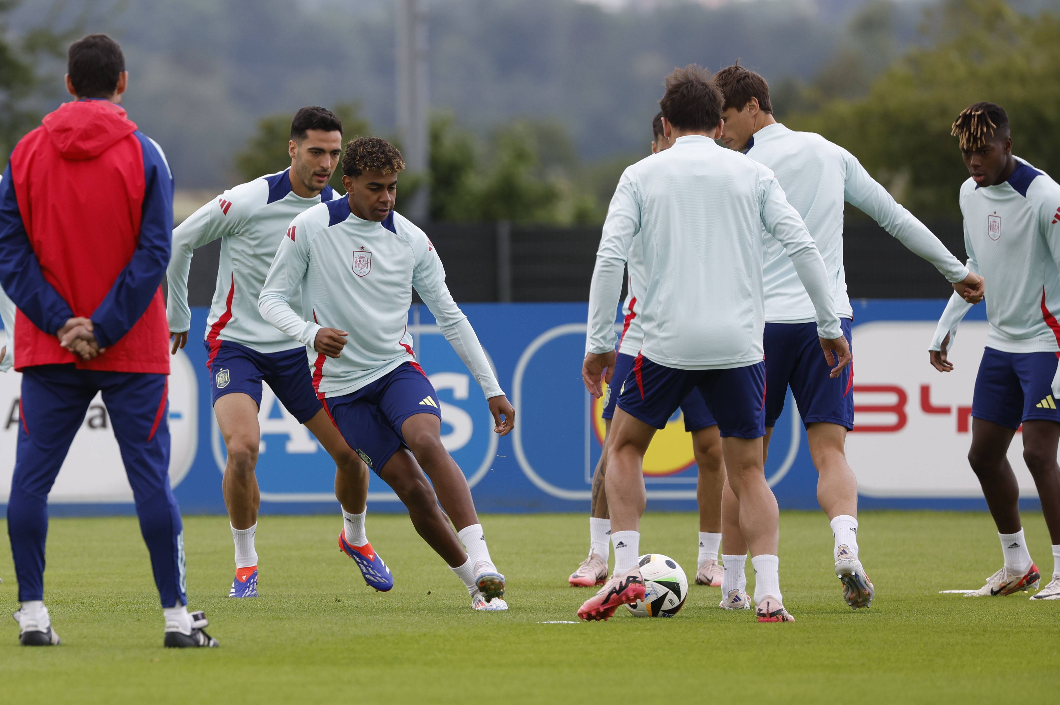 开云APP-西班牙队首次在女子足球比赛中获胜