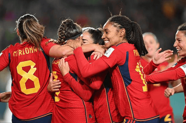 西班牙队首次在女子足球比赛中获胜