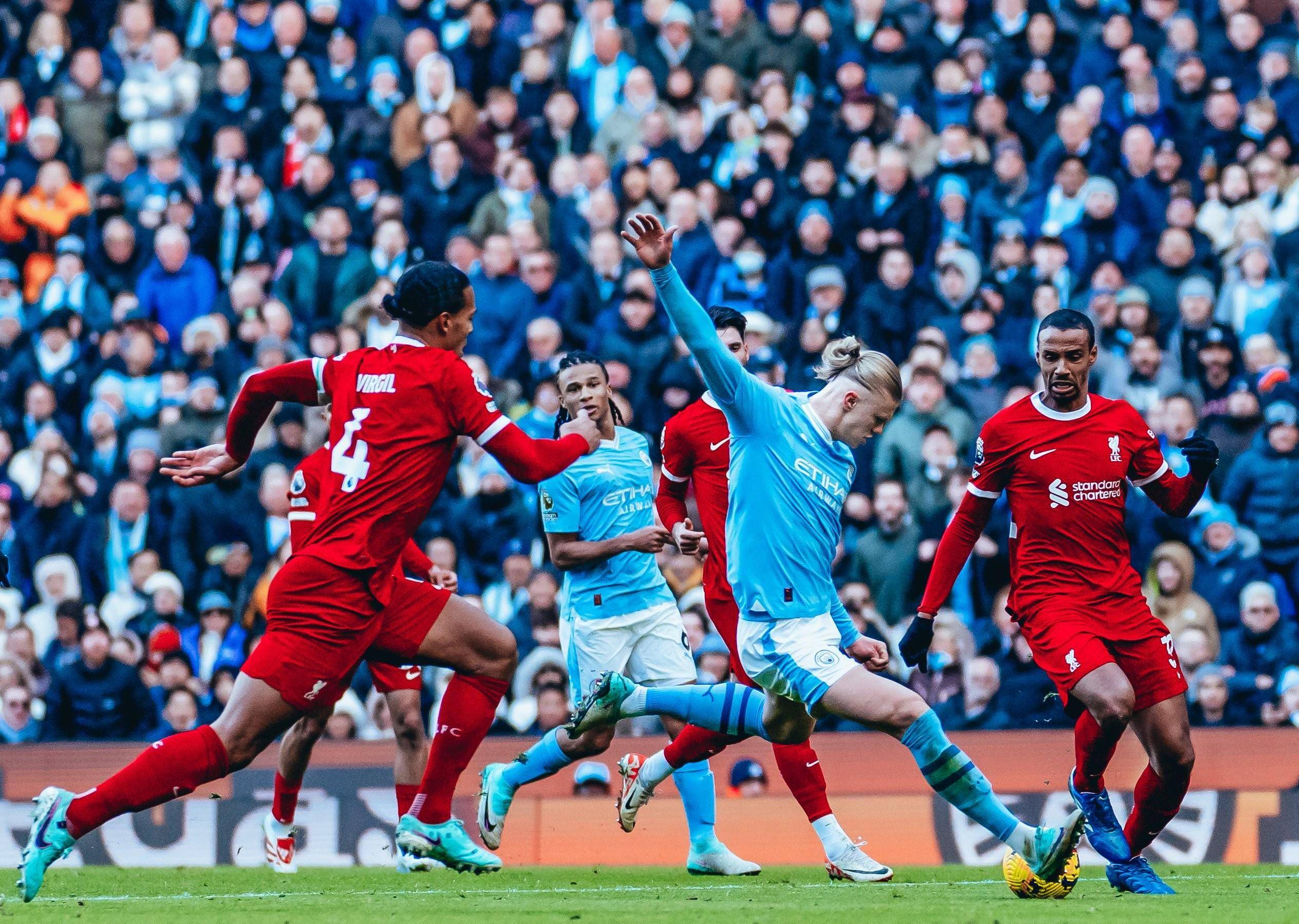 包含曼城力克伯恩茅斯，继续领先英超榜首的词条