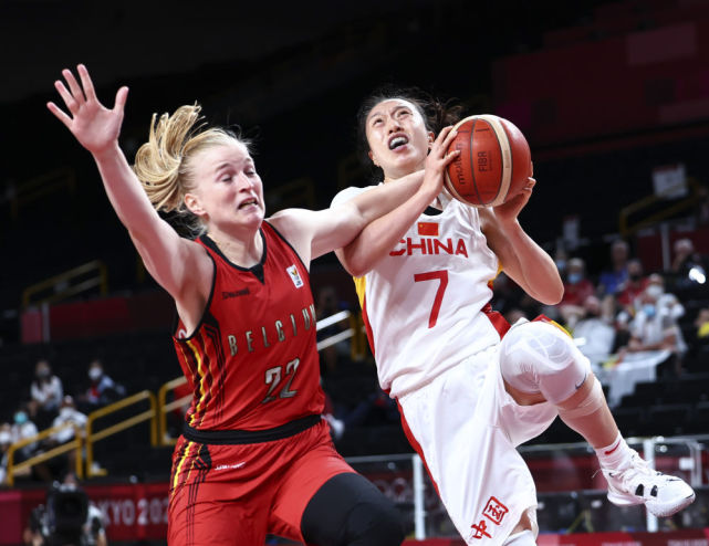 开云体育在线-塞尔维亚队奋勇争胜，闯入下一轮