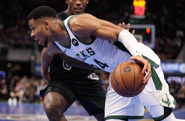 开云体育官方网站-雄鹿豪胜，卫冕成功，击败冠军队的简单介绍