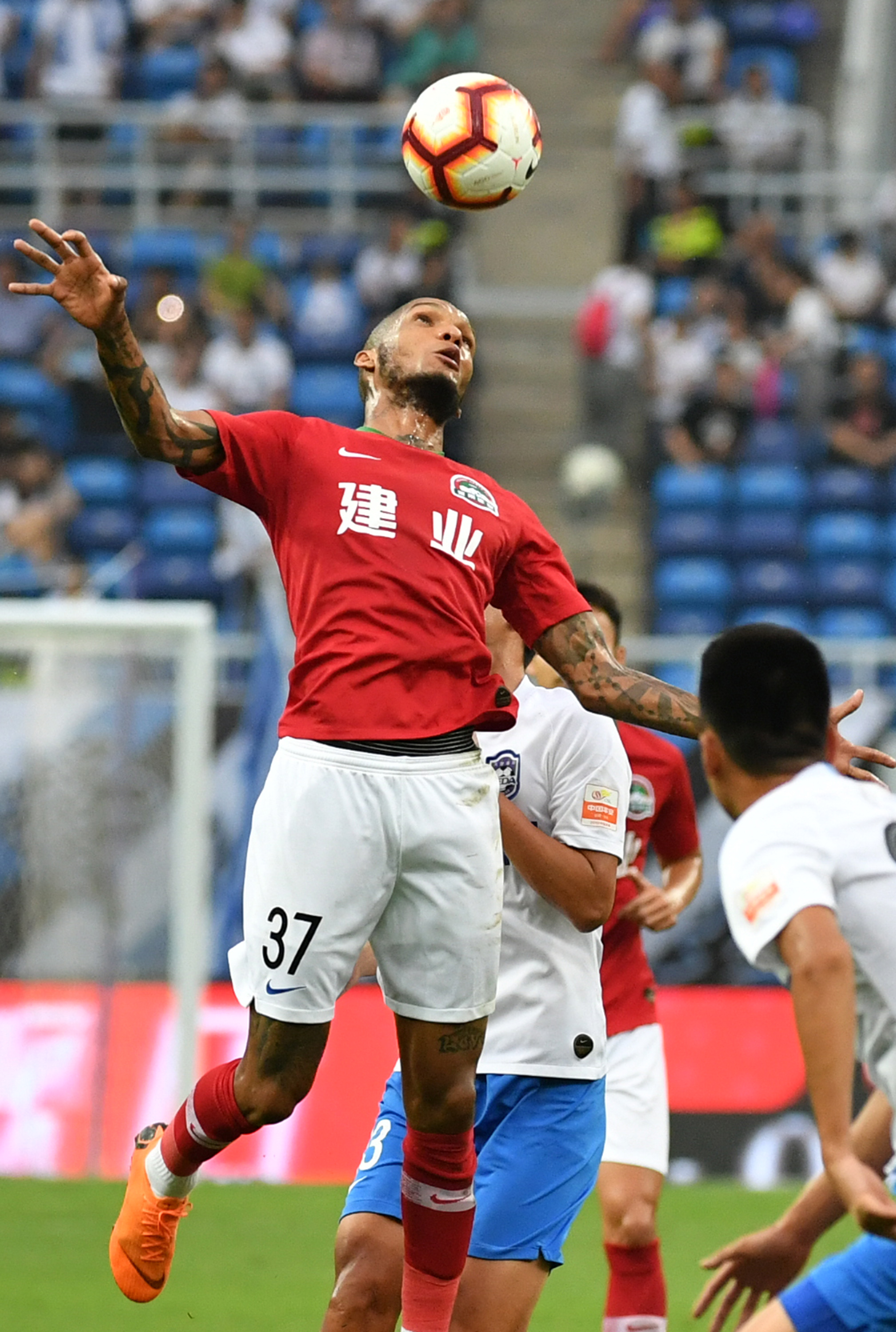 包含建业主场不敌泰达，遭遇两连败的词条