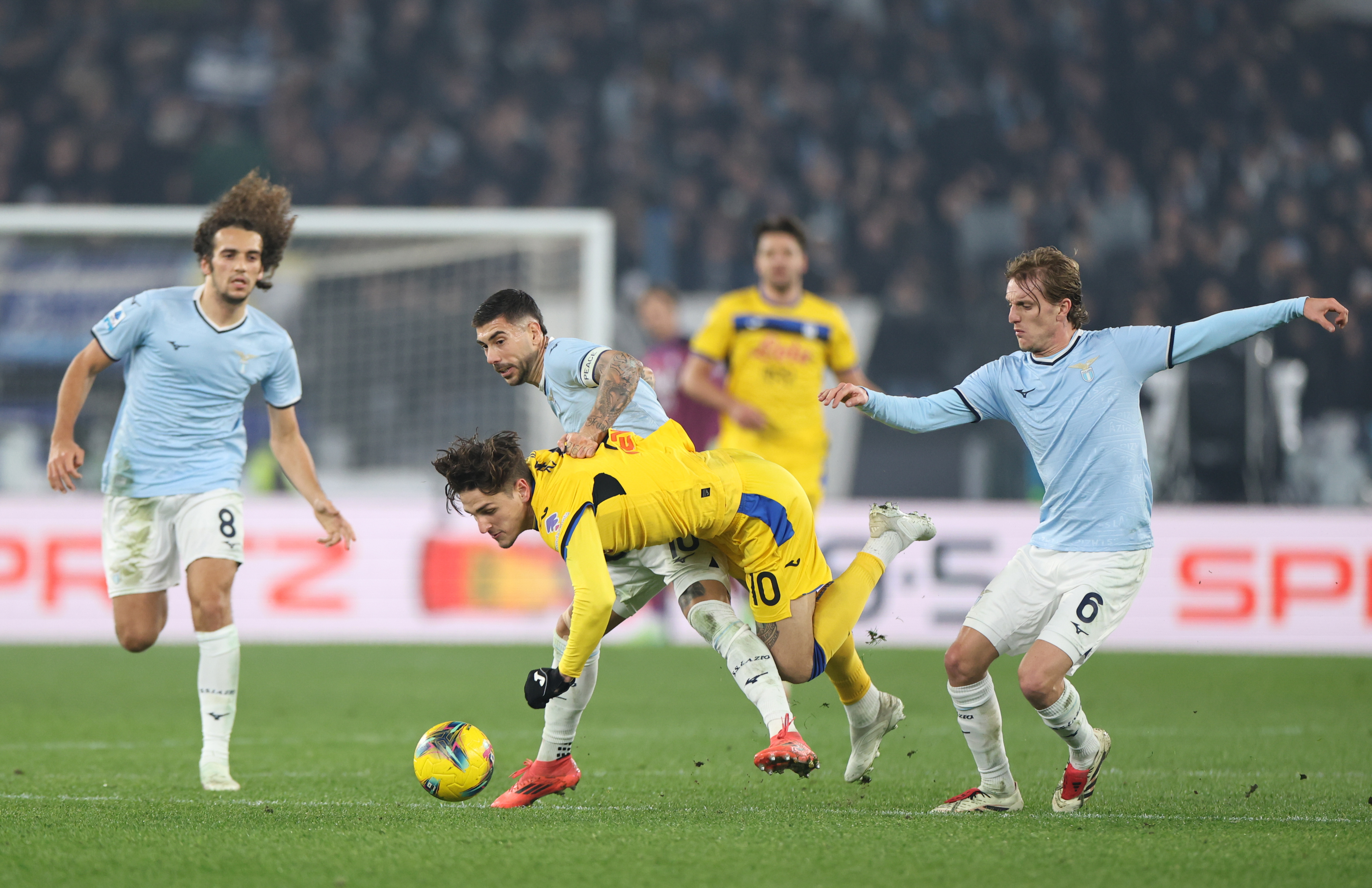 欧预赛比赛悬念迭起，观众心情紧张的简单介绍