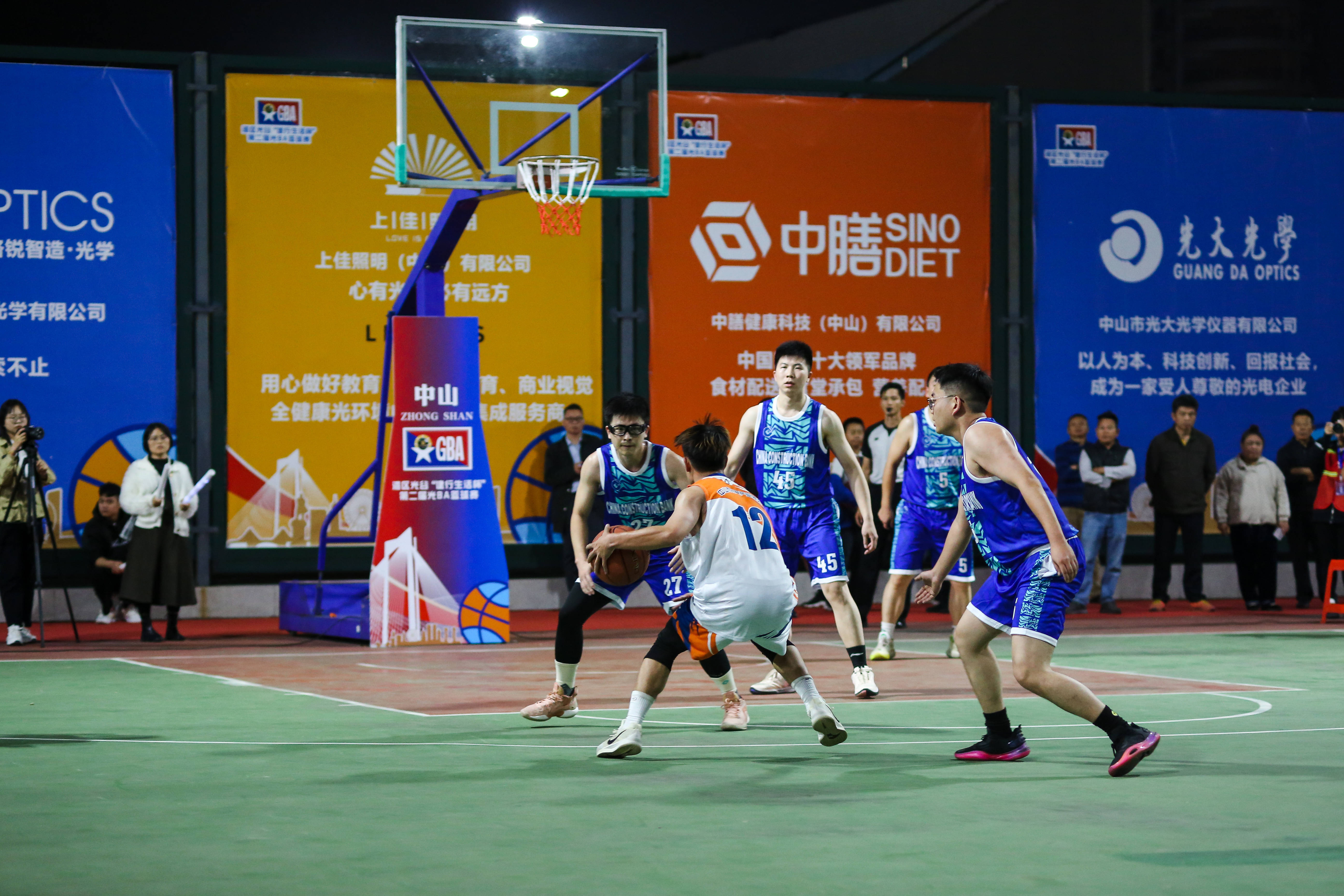 江西篮球热潮涌现，声势弥足