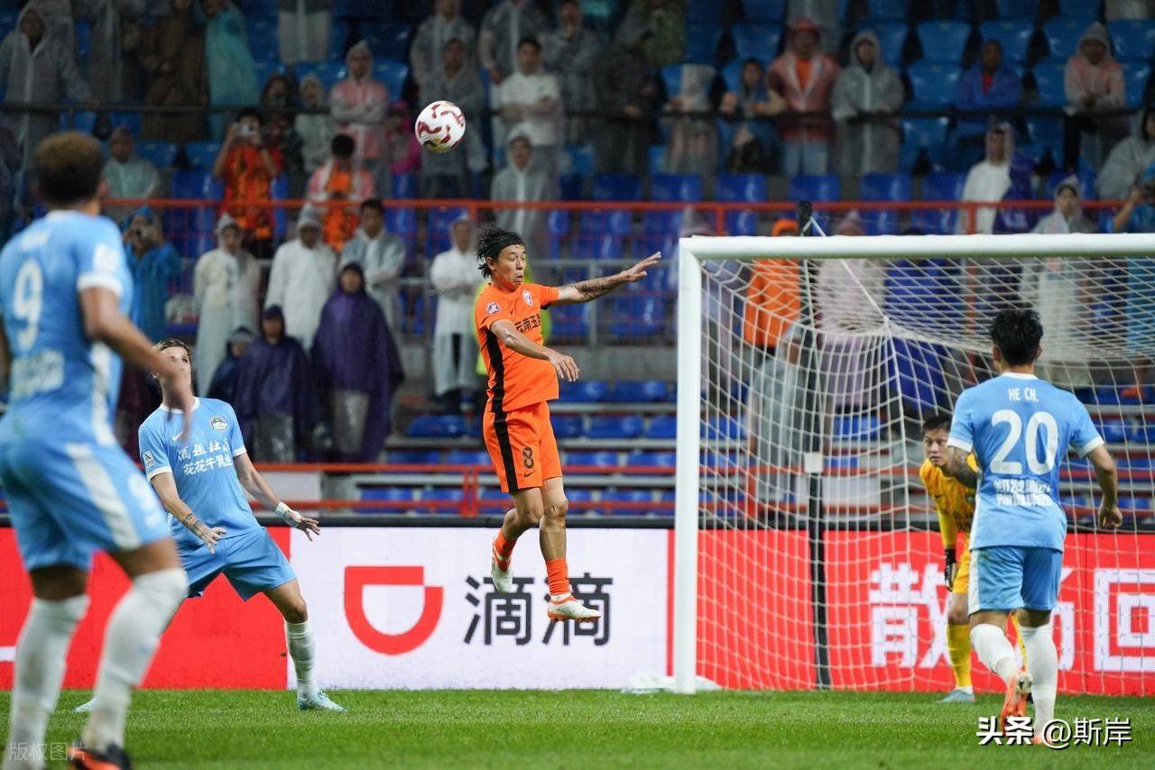 比赛精彩连连，球队凭借耐力取得胜利