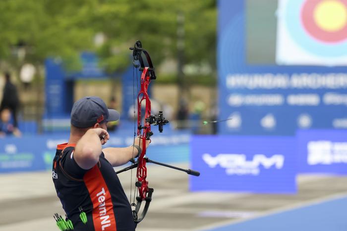 比利时选手夺得射箭比赛金牌