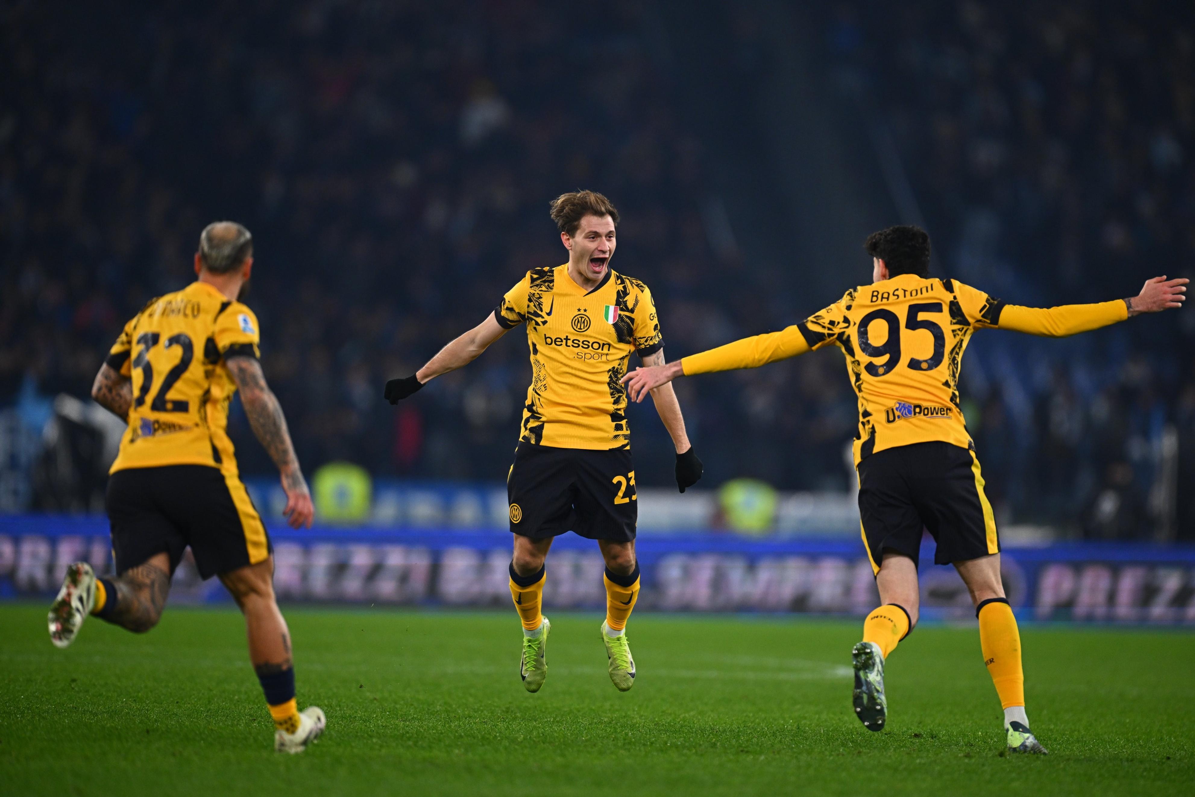 包含因伤缺席多场比赛，那不勒斯球员恢复训练的词条