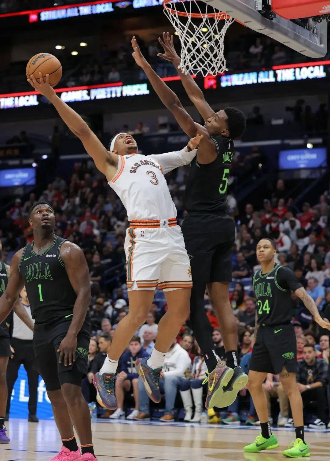 鹈鹕队外线刷分添力，球队整体表现有所提升