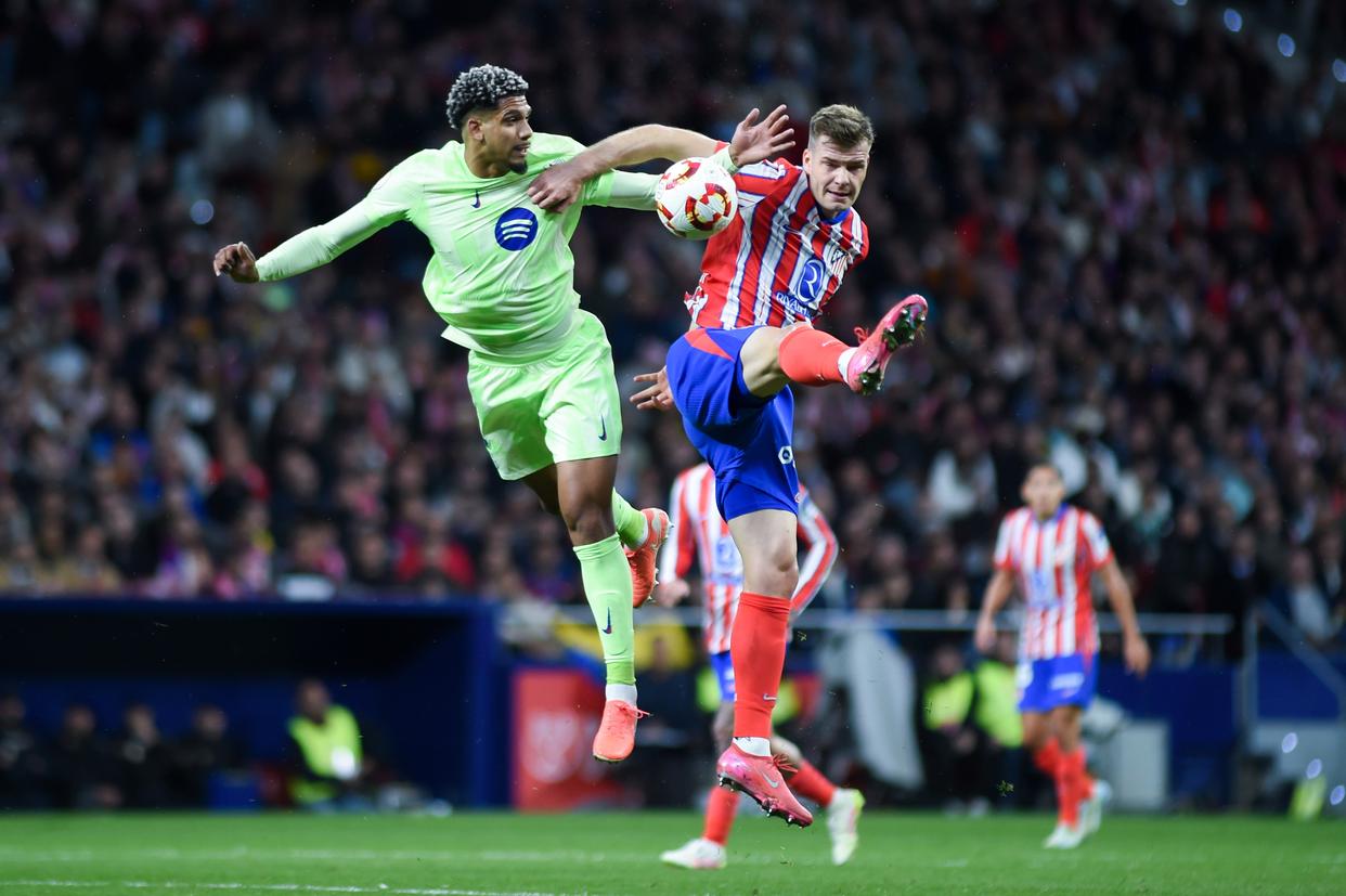 包含西班牙队凭借高效进攻晋级下一轮的词条