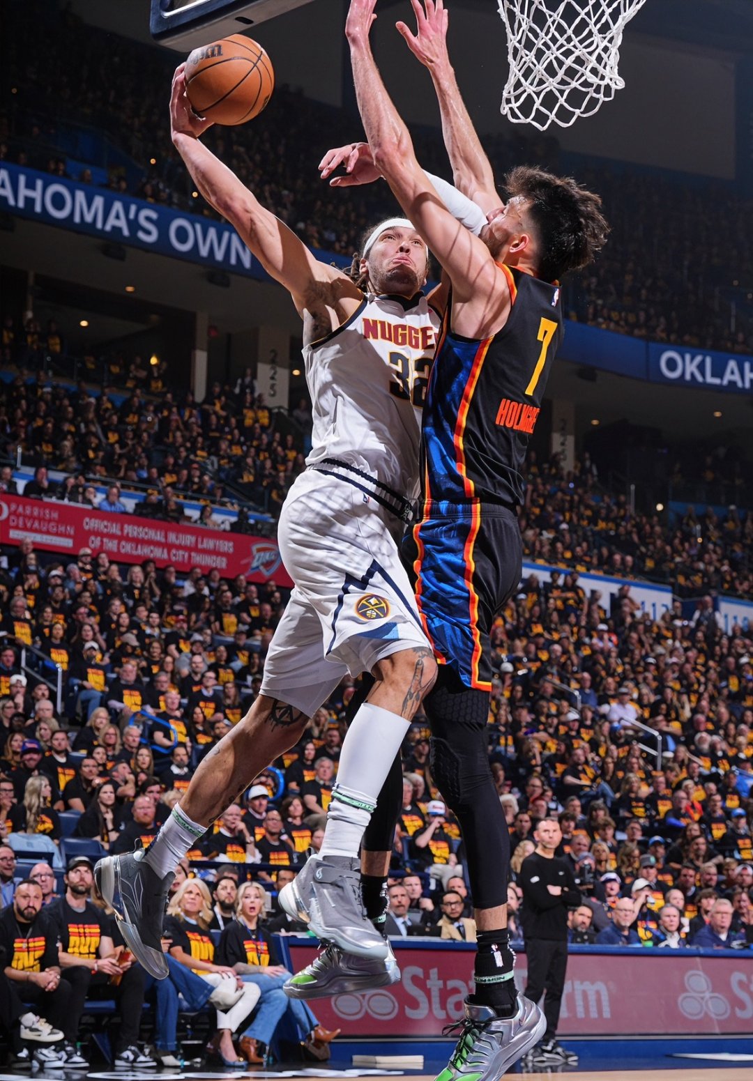 纽基奇为开拓者带来胜利关键比赛表现抢眼