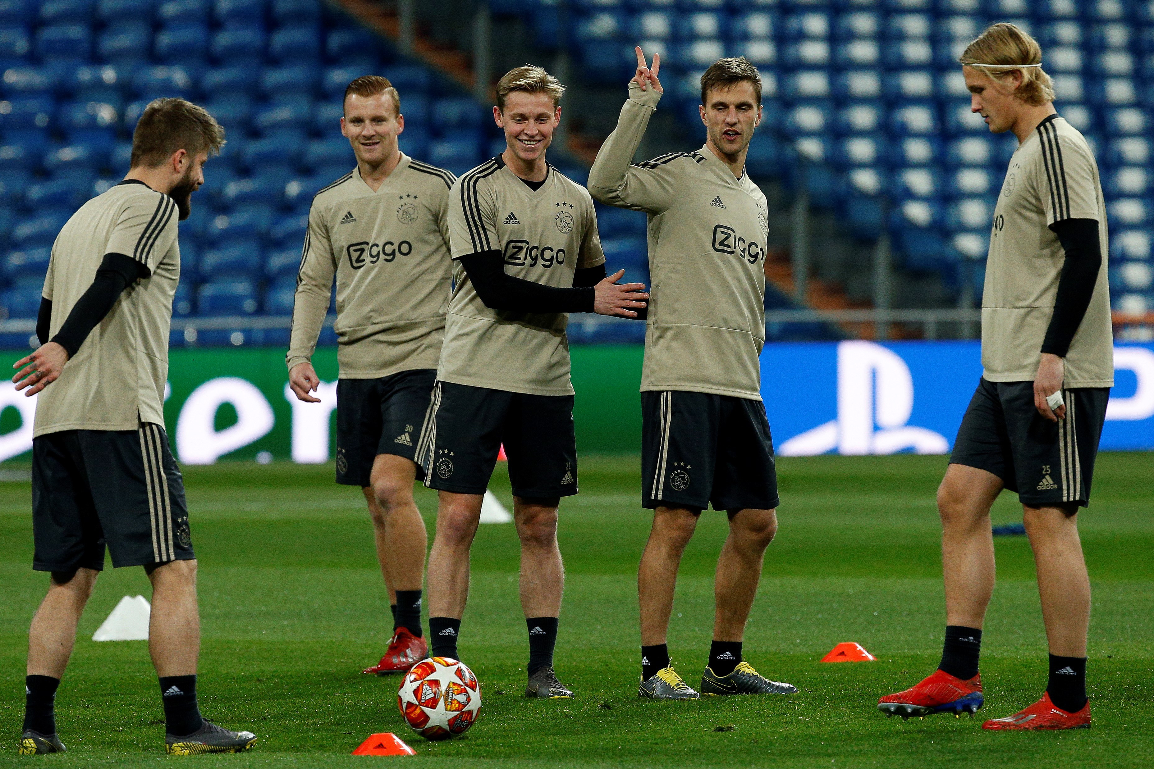 包含阿贾克斯欧冠之路前行，方式多样让人眼前一亮的词条