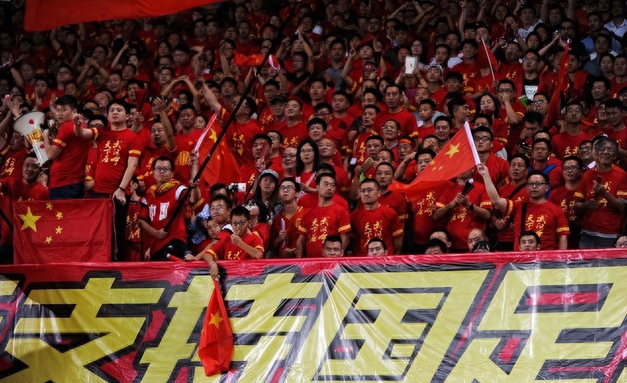 欧国联赛氛围热烈，球迷热情高涨