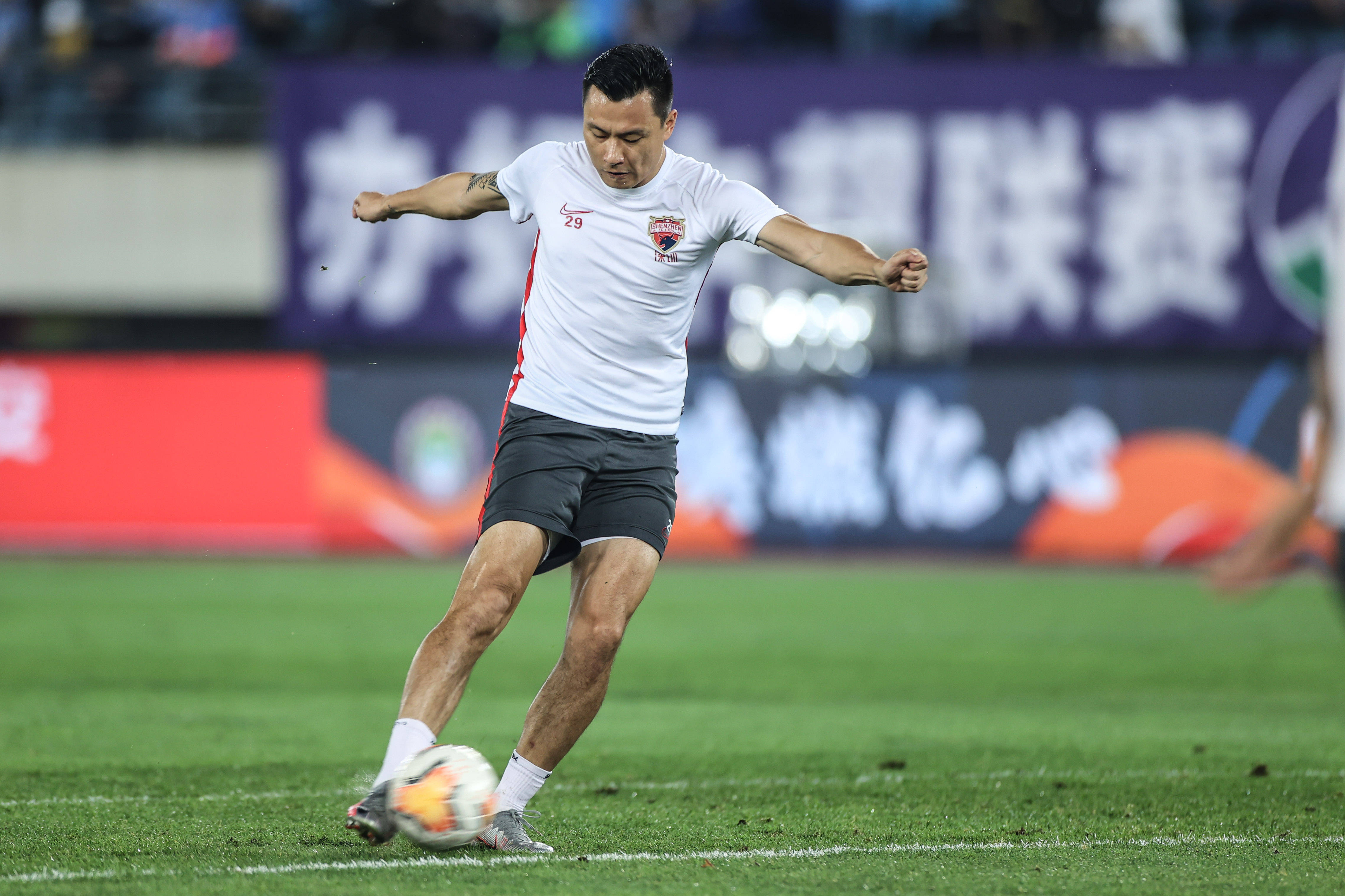 开云体育官方网站-关于广州恒大轻松战胜深圳佳兆业，中超排名第五的信息