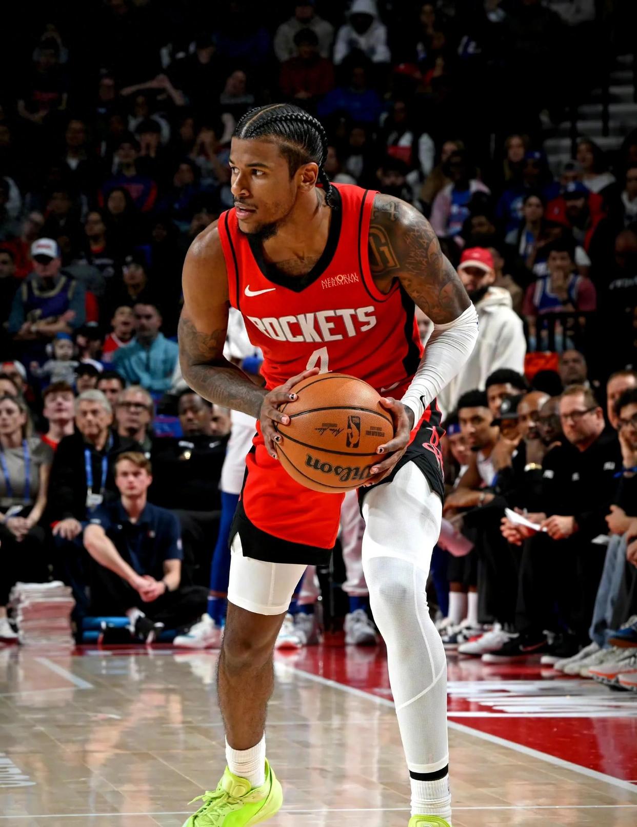 骑士负于火箭，特林-普里斯比表现亮眼