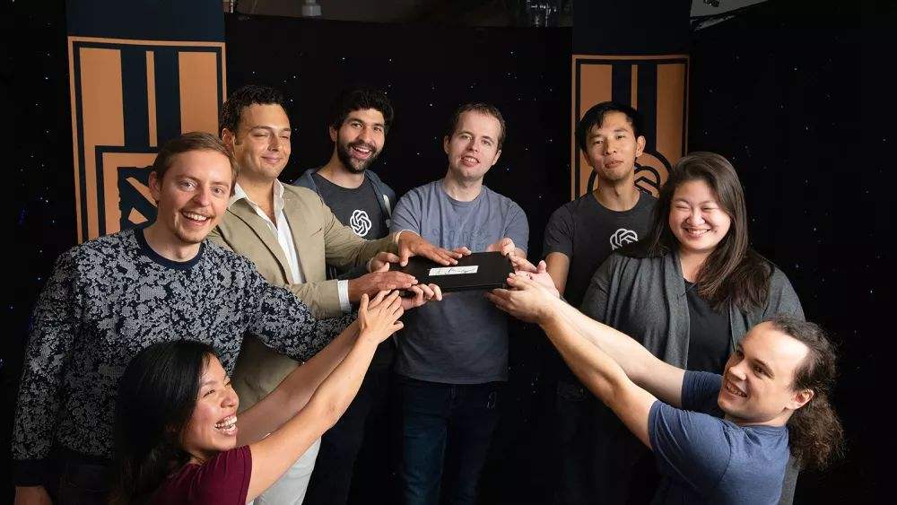 开云体育-FPX鏖战PSG，Canyon关键团战开团秒人顶尖较量四强赛，留下经典瞬间的简单介绍