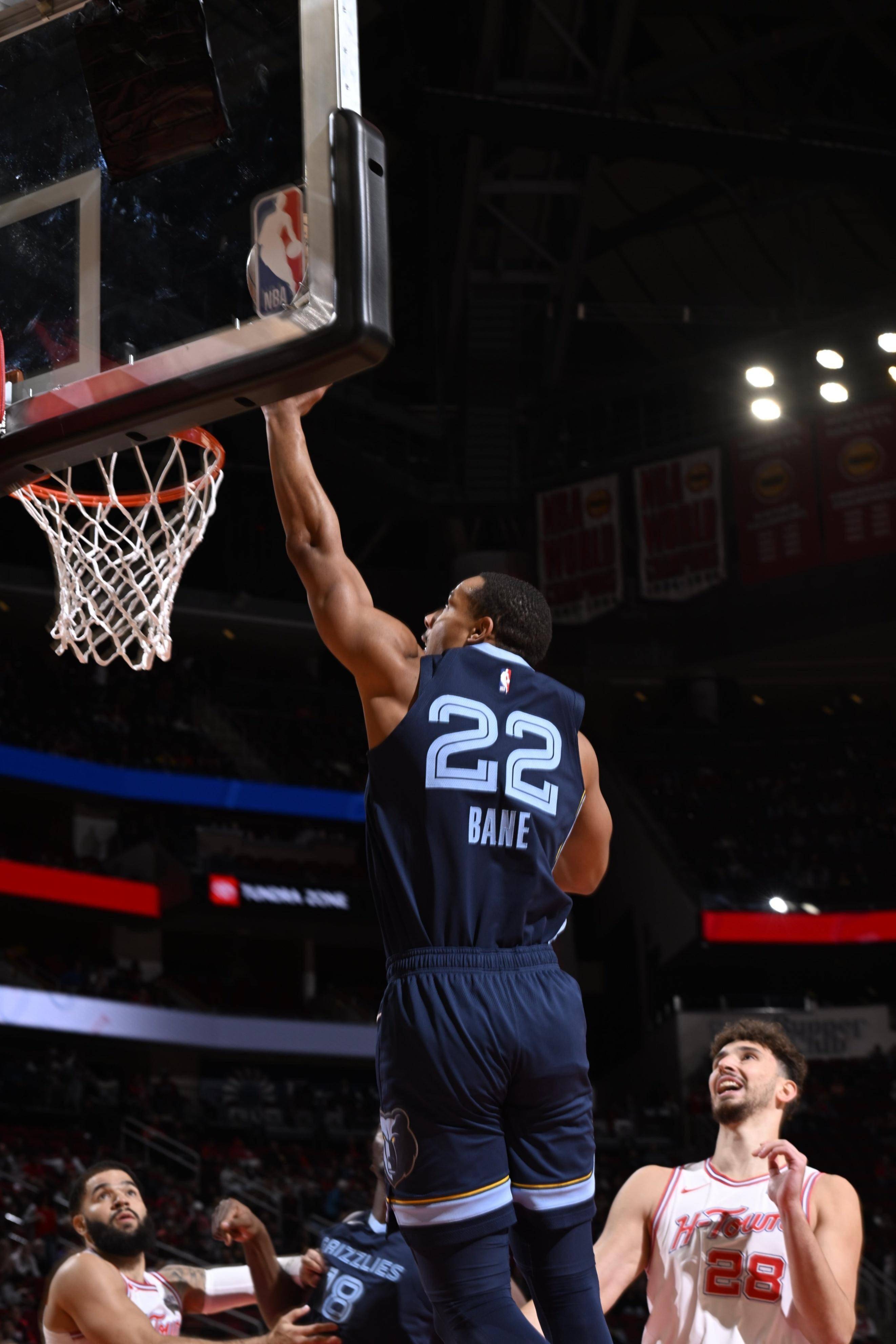 火箭击溃灰熊，继续保持失利一箭之地