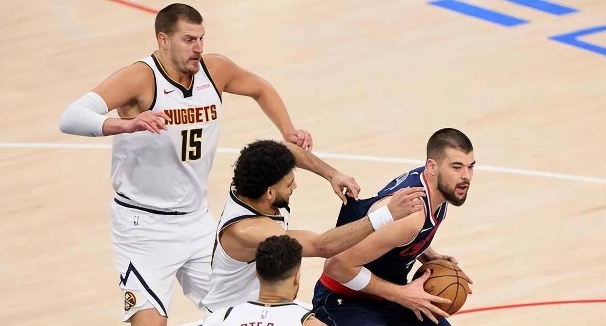 开云体育-掘金队无缘西部决赛，球队寻求下赛季重组