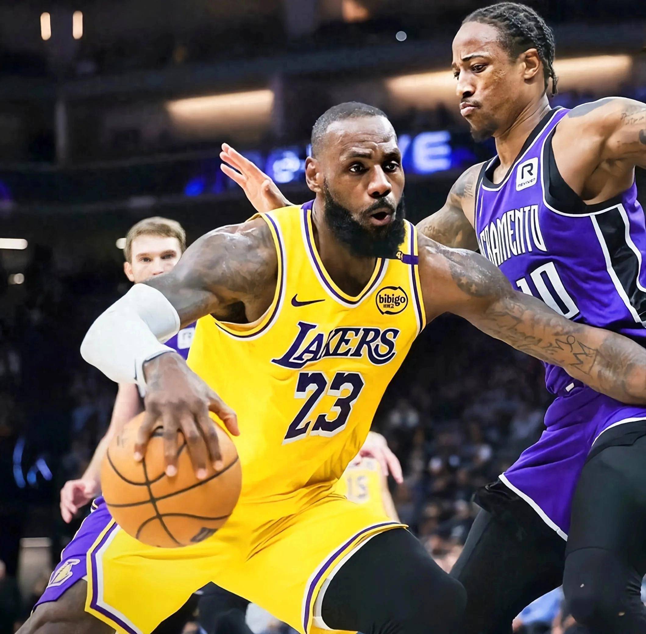 包含湖人以124比116领先国王的词条