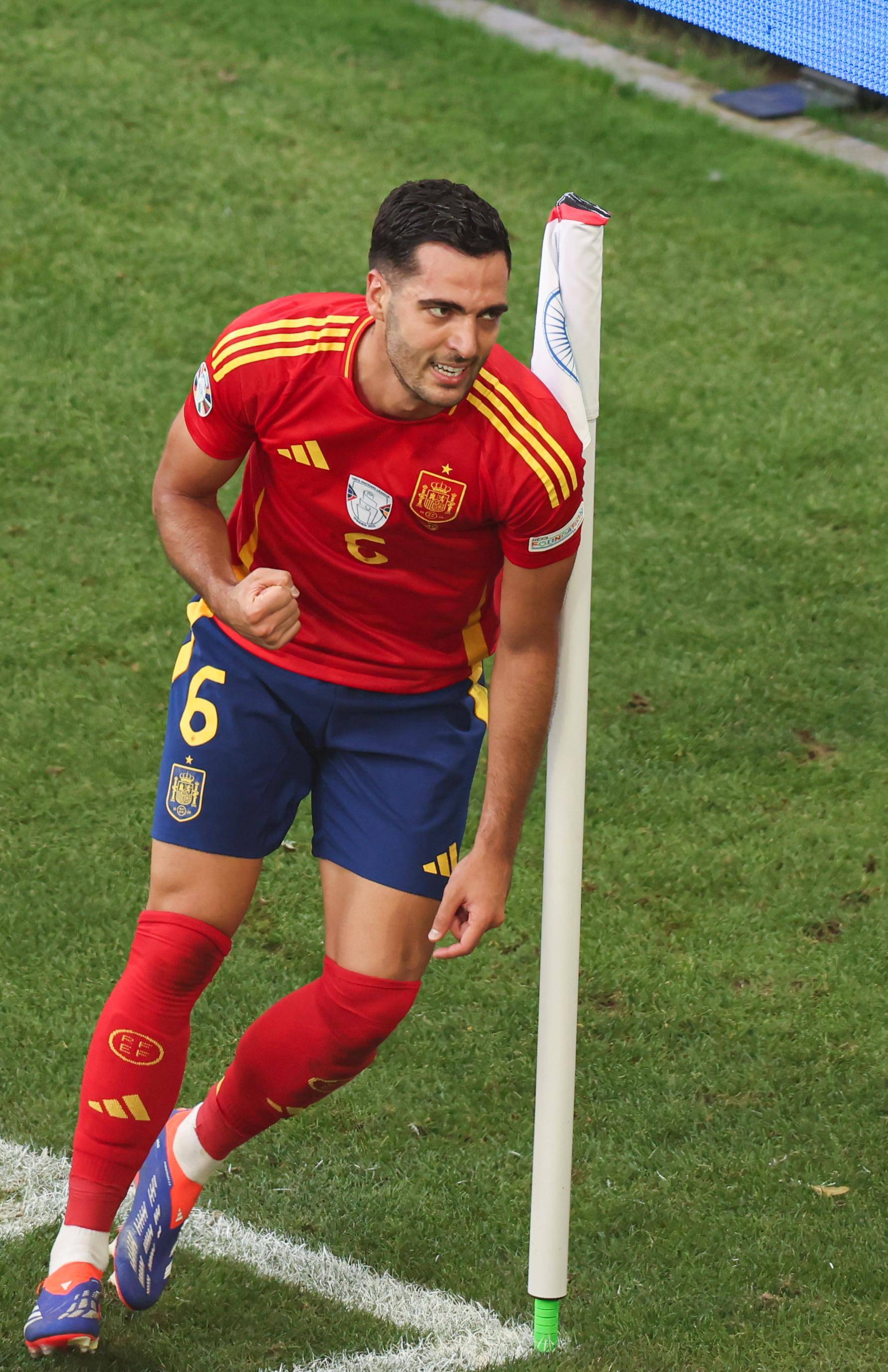 开云官网-包含西班牙足球盛宴持续升温，球队实力悬殊的词条