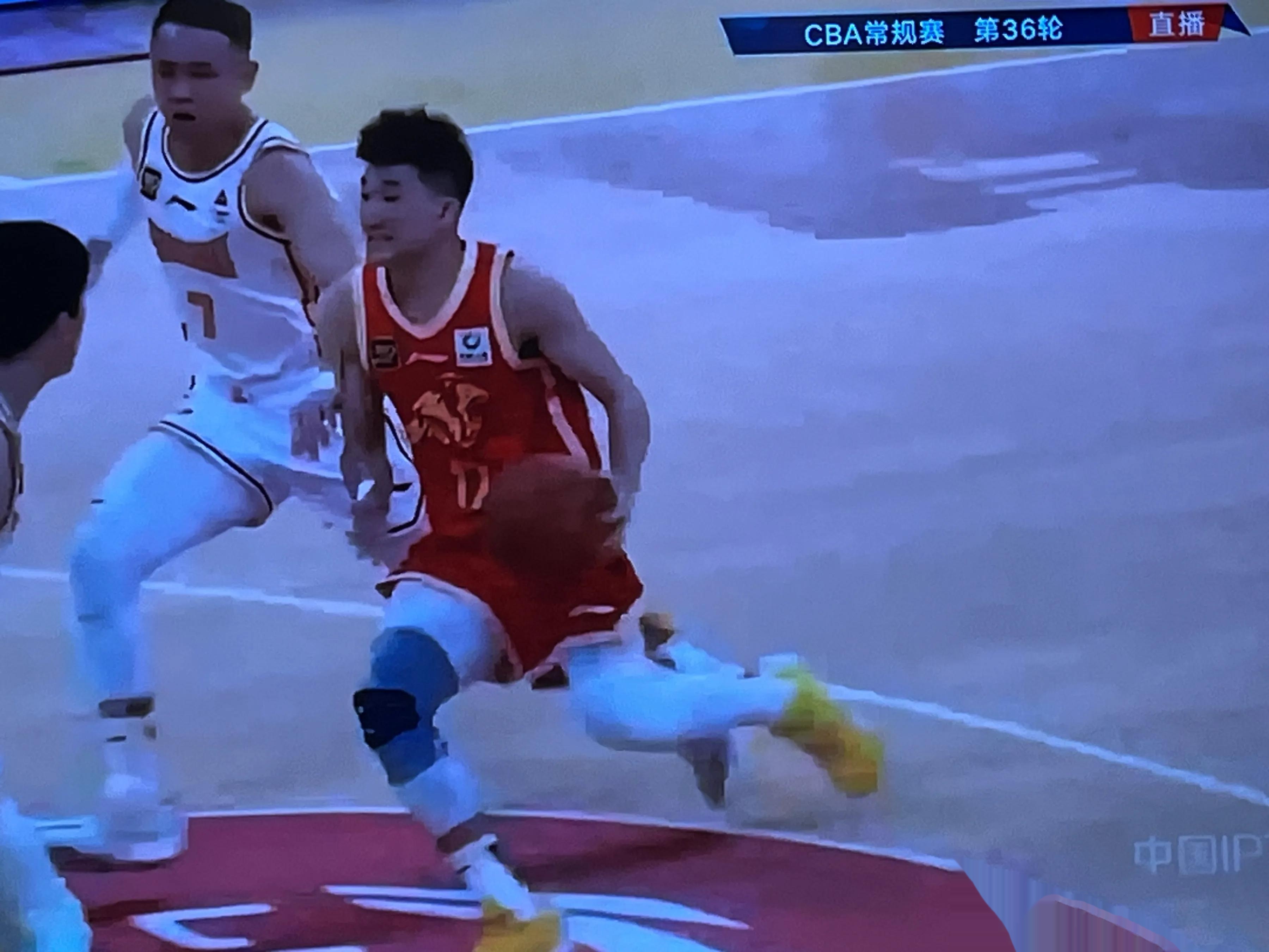 吉林队逆转青岛队，伦纳德点燃赛场