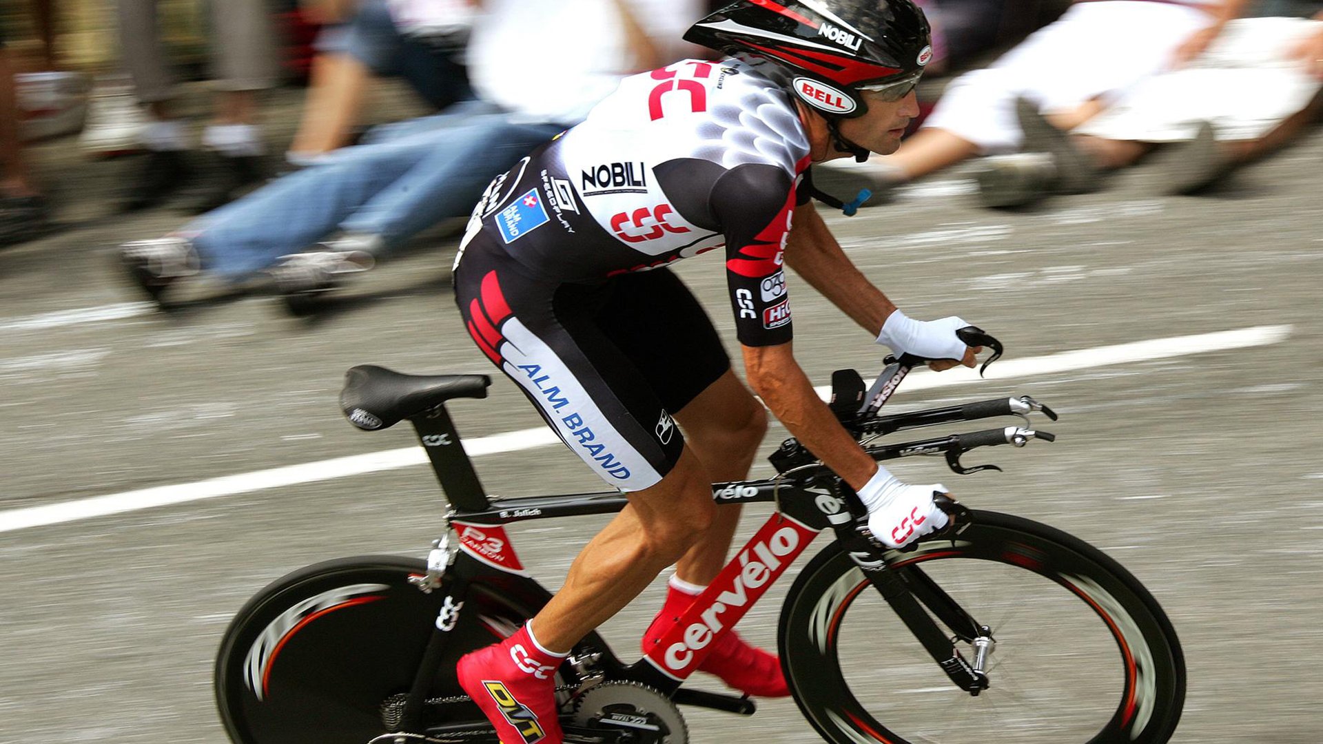 银红弈局，当梅赛德斯的耐心遇见法拉利的锋芒，诺里斯如何执子破局？